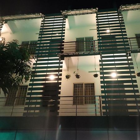 Jippus Galaxy Budget Air Port Hotel Kochi 外观 照片