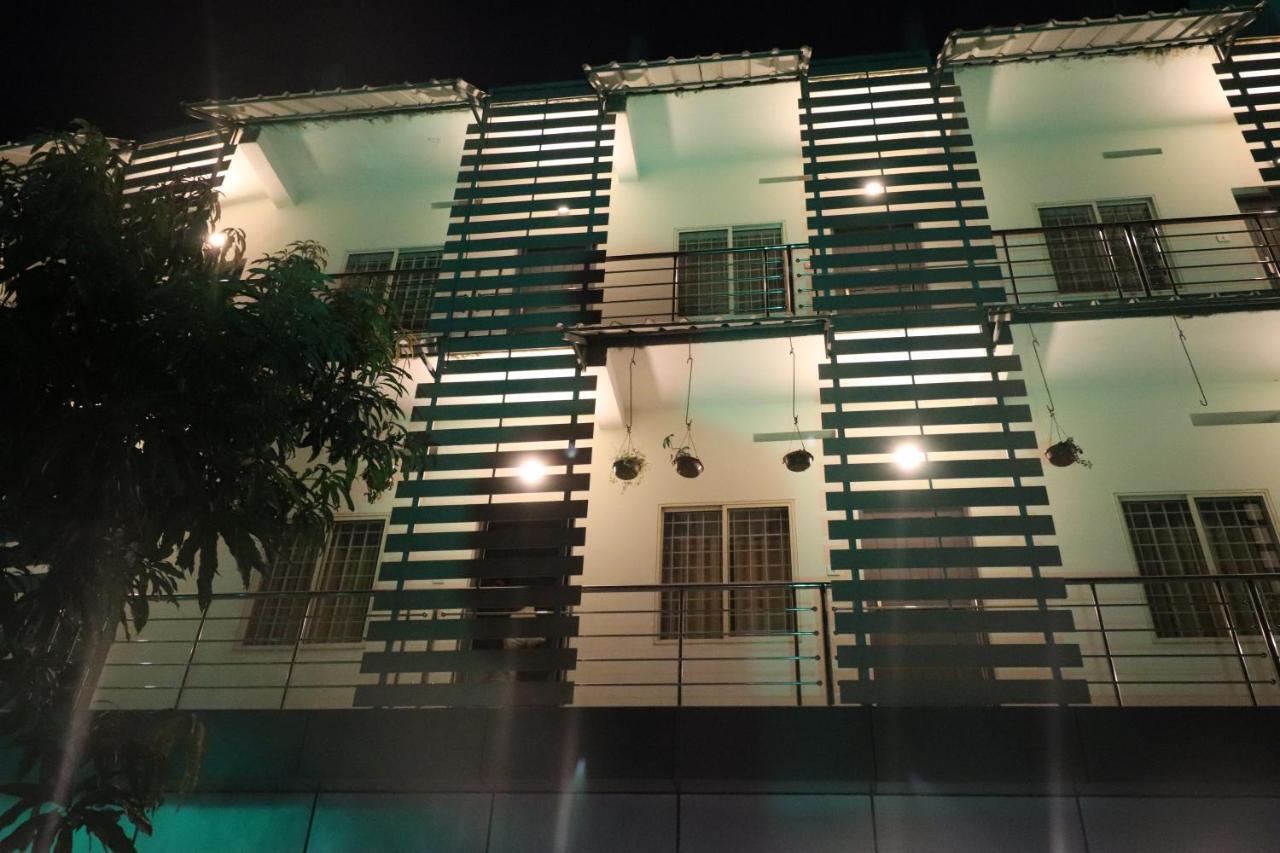 Jippus Galaxy Budget Air Port Hotel Kochi 外观 照片